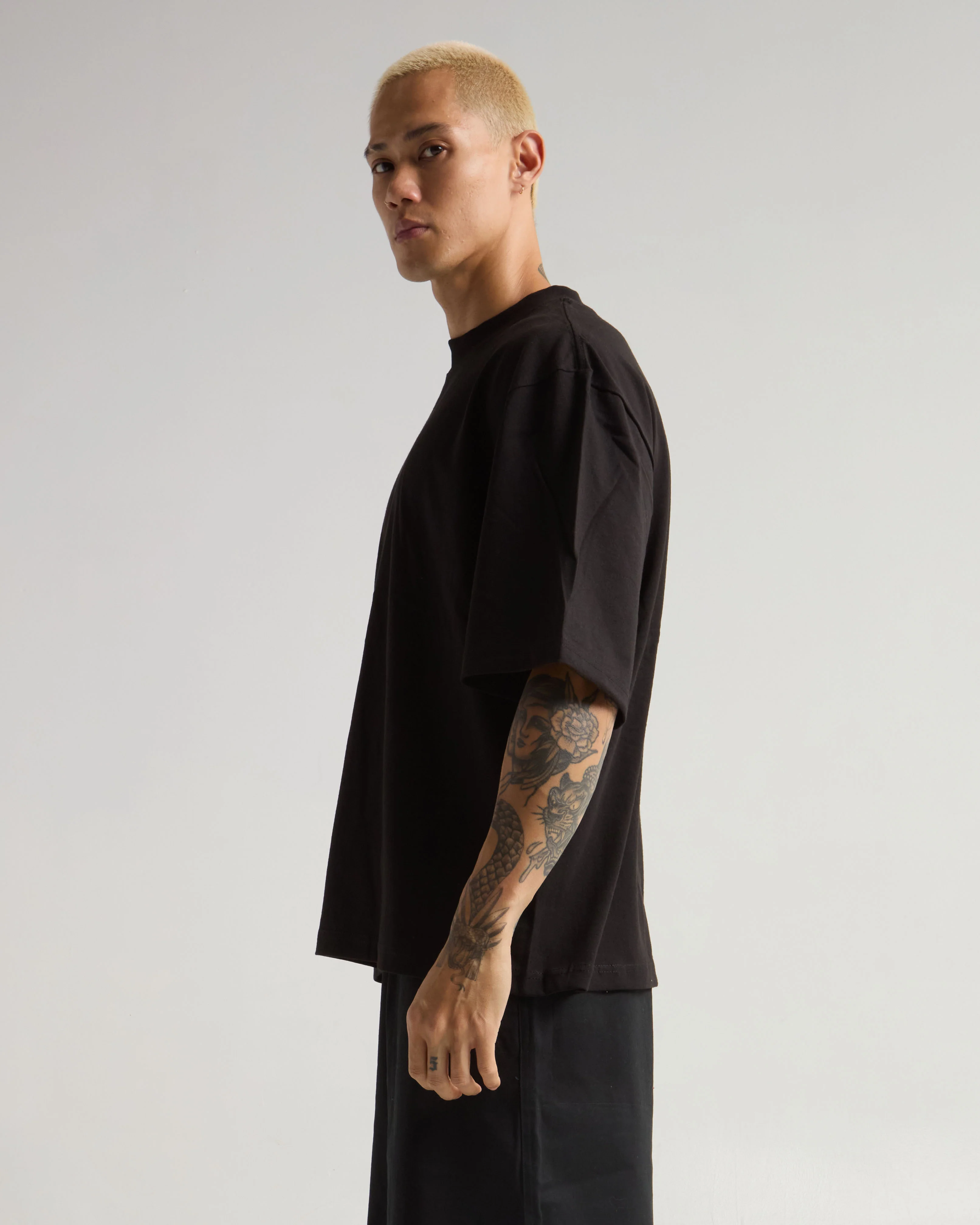 ShakaWear 7.5oz Max Heavyweight Oversized Tee - Black